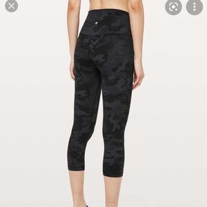 Black camo 21” align leggings-size 4